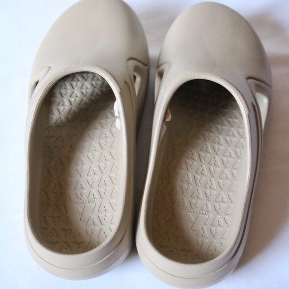 EDDIE BAUER High Jinx EVA Clogs First Ascent Beige Neutral Women's 8 Men's 6 - Picture 8 of 10